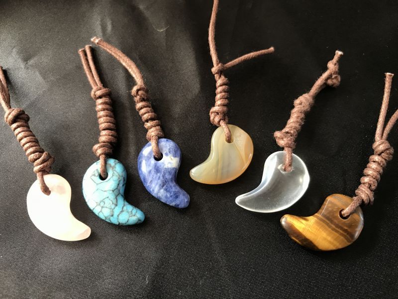 魔を祓い幸運を呼ぶ勾玉!金運・仕事運アップに!タイガーアイ(虎目石)