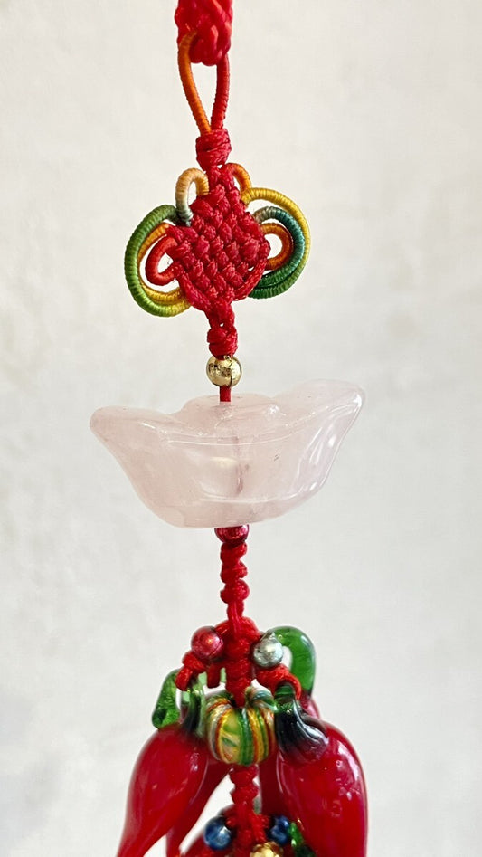 愛の魔除けと財運THE唐辛子ロング飾り 〜ローズクォーツの元寶つき〜