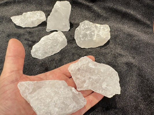 穢れ・不浄の場を浄化し改善!かち割り水晶原石 "少し大きめ2個" セット〇トイレ・お風呂の浄化に