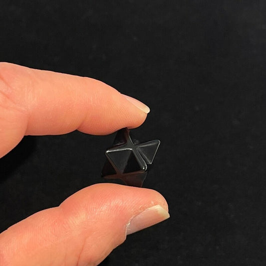 強力な保護力を持つ!マカバスター★ ブラックオニキス〜ネガティブな気を吸い込む