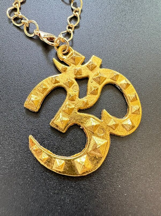 秘めた力を呼び覚ます無限のパワー! 神の紋章【オーン】チェーン飾り