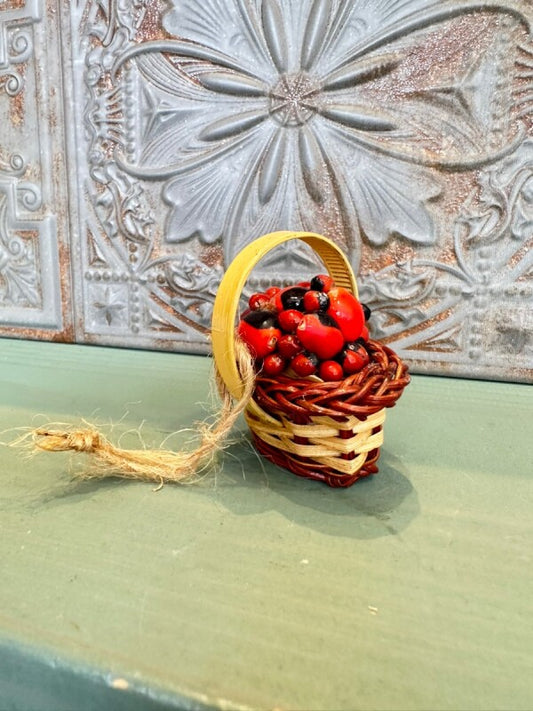 山盛り一杯の幸せと幸運を!ワイルーロの盛りカゴ紐付き 四角