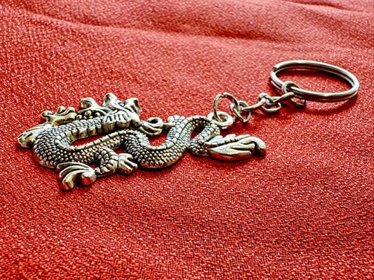 邪気を祓い幸運を呼び込む!銀龍キーホルダーT