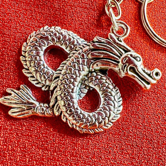 邪気を祓い幸運を呼び込む!銀龍キーホルダーY