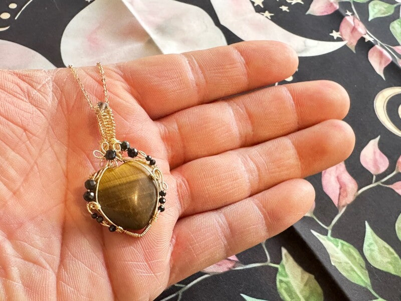 あなたの名前を基に仕上げるスピリチュアルネックレス 〜身体エネルギーを活性化!障害を取り除き、金運を引き寄せる!〜 タイガーアイ&ブラックスピネルB