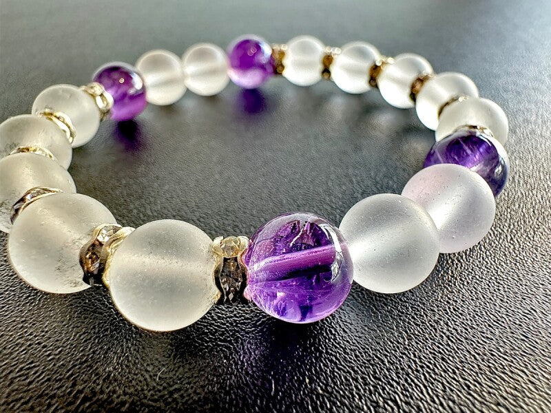 邪悪なものをカット! 良い人間関係を育み、運命の出会い・ハイレベルな恋愛をもたらす♪アメジスト&フロスティ水晶 ブレスレット 8mm