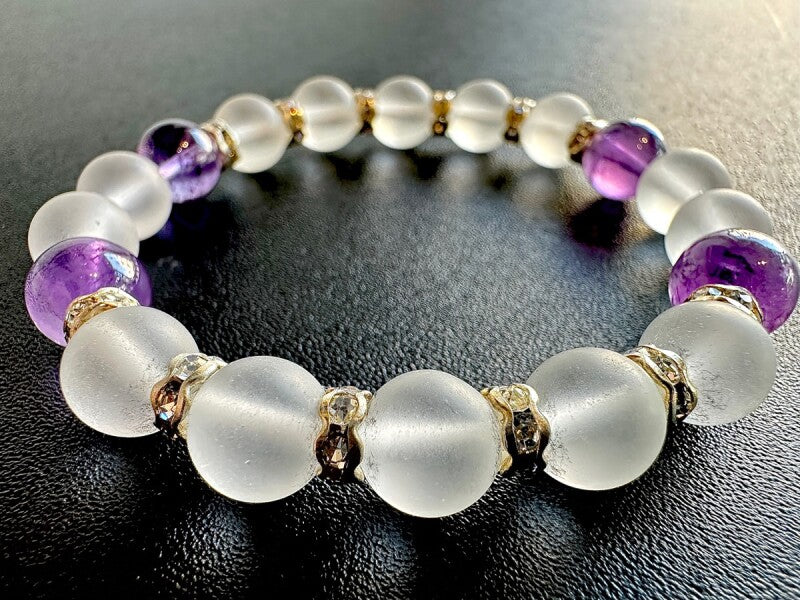 邪悪なものをカット! 良い人間関係を育み、運命の出会い・ハイレベルな恋愛をもたらす♪アメジスト&フロスティ水晶 ブレスレット 8mm