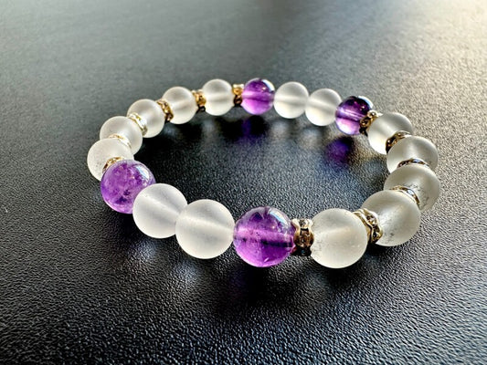 邪悪なものをカット! 良い人間関係を育み、運命の出会い・ハイレベルな恋愛をもたらす♪アメジスト&フロスティ水晶 ブレスレット 8mm
