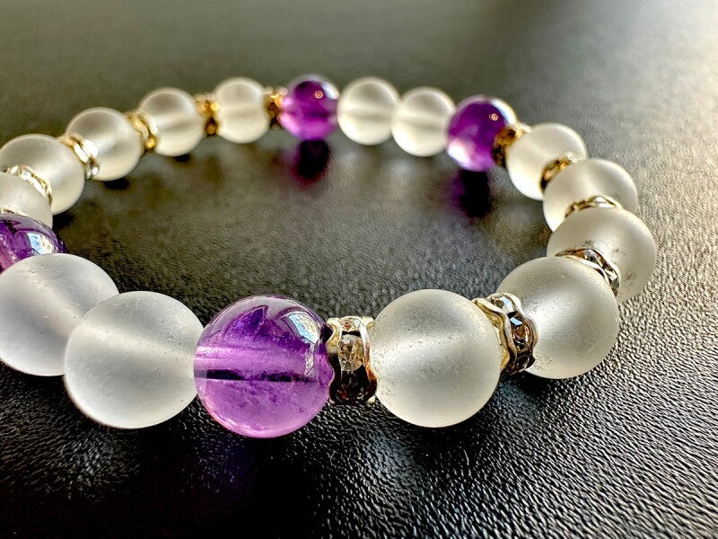 邪悪なものをカット! 良い人間関係を育み、運命の出会い・ハイレベルな恋愛をもたらす♪アメジスト&フロスティ水晶 ブレスレット 8mm