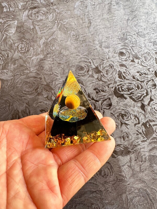 マイナスエネルギーをプラスのエネルギーに変え良い気の流れを作り出す変換装置!オルゴナイト・ピラミッド▲ツリーオブライフ5cm