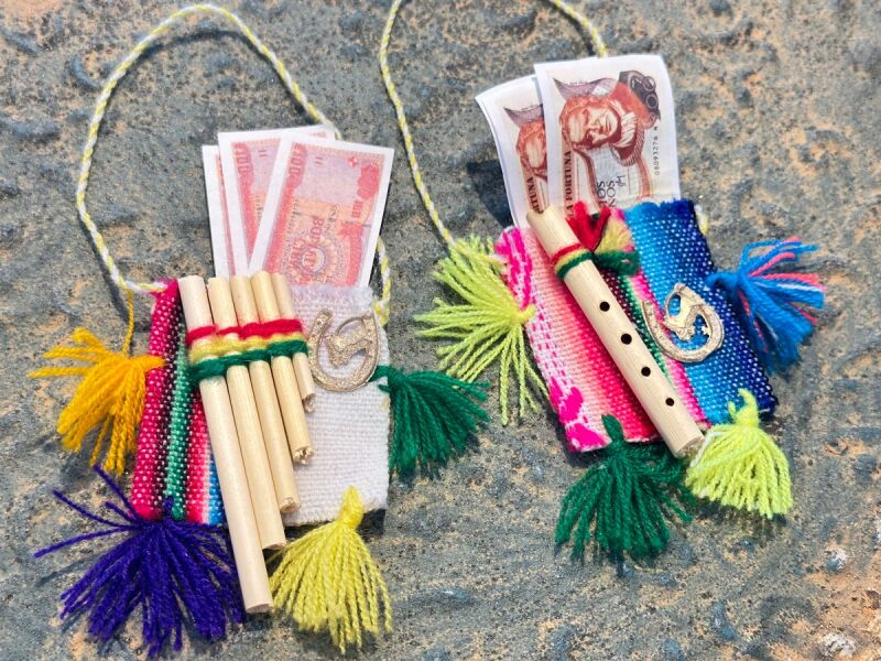 お金がたくさん集まります様に!ボリビアのお札入れ★チュスパ(正方形) エケコ人形小物(小物のみの価格)