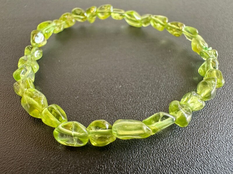 不安や恐怖を取り除き、 前向きに生きるパワーを得て、 夢を実現する!ペリドット ブレスレット