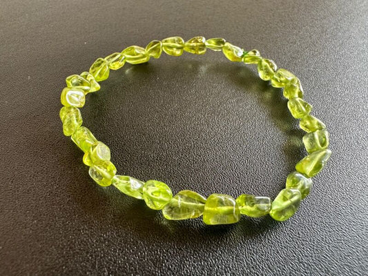 不安や恐怖を取り除き、 前向きに生きるパワーを得て、 夢を実現する!ペリドット ブレスレット