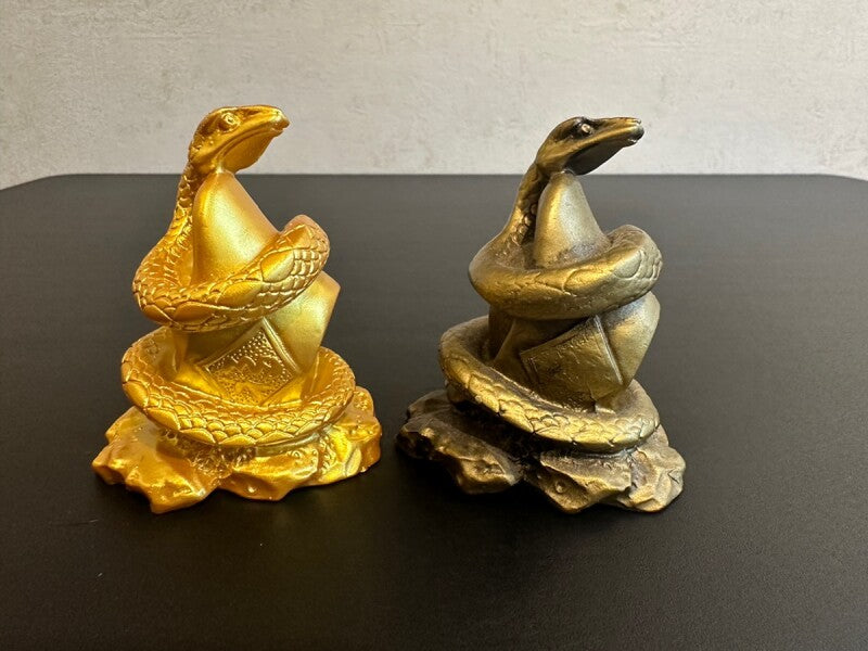 金運の神!金の元寛蛇(へび) ガッチリと!【2025年の干支】