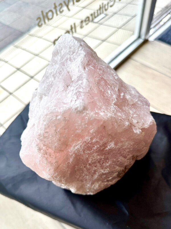 アナタの魅力を最大限に引き出す巨大原石! ローズクォーツ