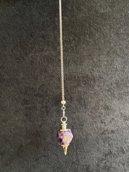 「宇宙の力をここに引き寄せる」チョクレイが刻まれた!アメジスト・ペンデュラム 〜悩み事の答えを導き出す〜