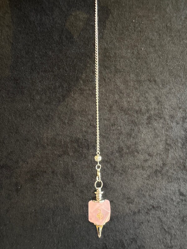 「宇宙の力をここに引き寄せる」チョクレイが刻まれた!ローズクオーツ・ペンデュラム 〜悩み事の答えを導き出す〜