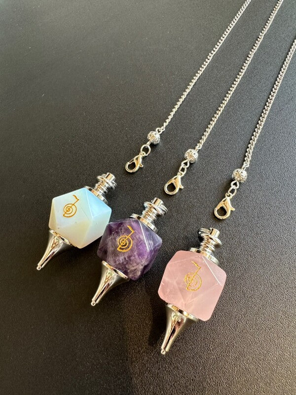 「宇宙の力をここに引き寄せる」チョクレイが刻まれた!ローズクオーツ・ペンデュラム 〜悩み事の答えを導き出す〜