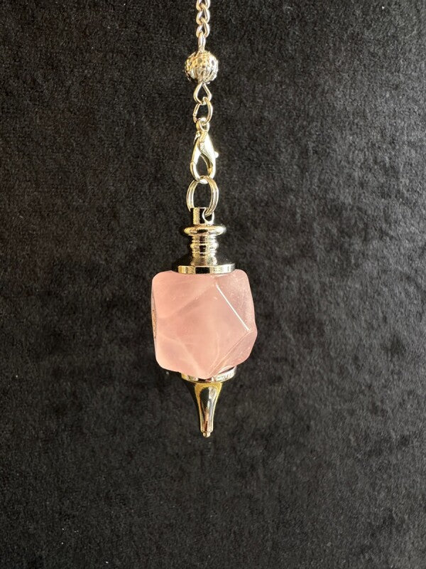 「宇宙の力をここに引き寄せる」チョクレイが刻まれた!ローズクオーツ・ペンデュラム 〜悩み事の答えを導き出す〜