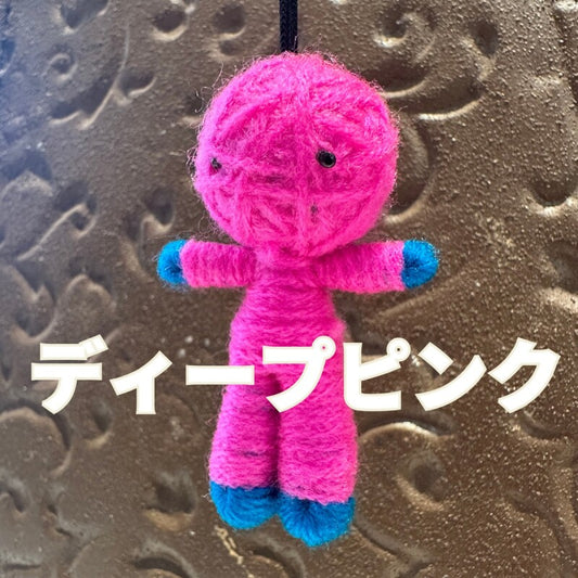 ディープピンク◎健康祈願のお靴を履いたハッピードール(ブドゥー人形)◎厄を食べて幸運を招くお守り◎