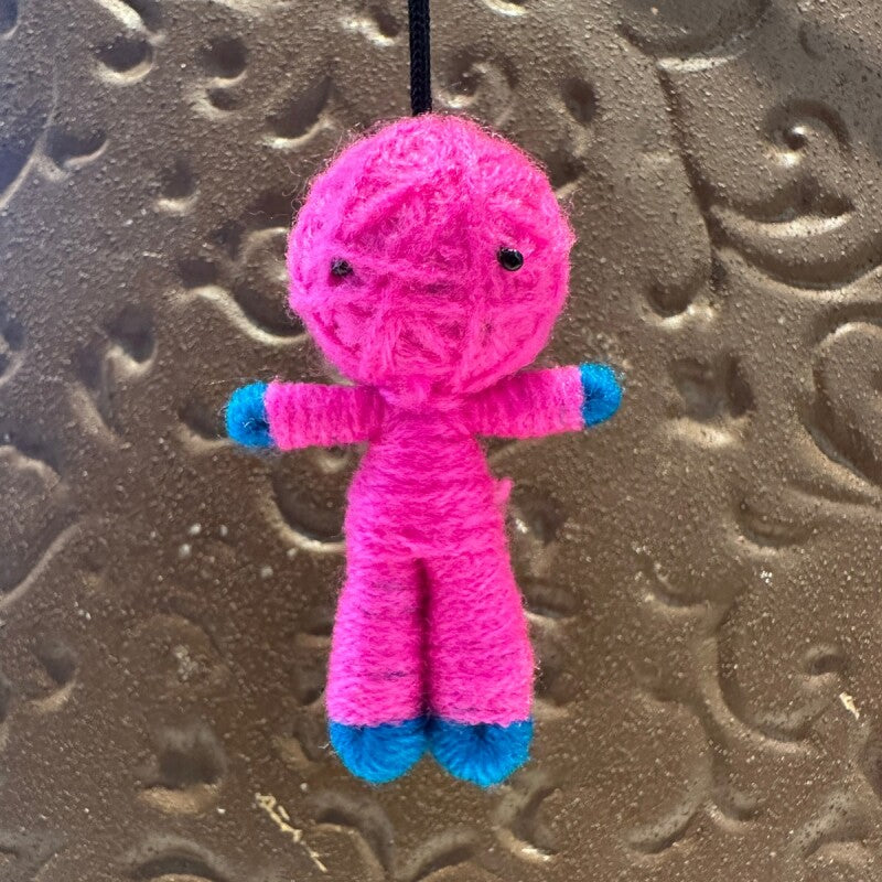 ディープピンク◎健康祈願のお靴を履いたハッピードール(ブドゥー人形)◎厄を食べて幸運を招くお守り◎