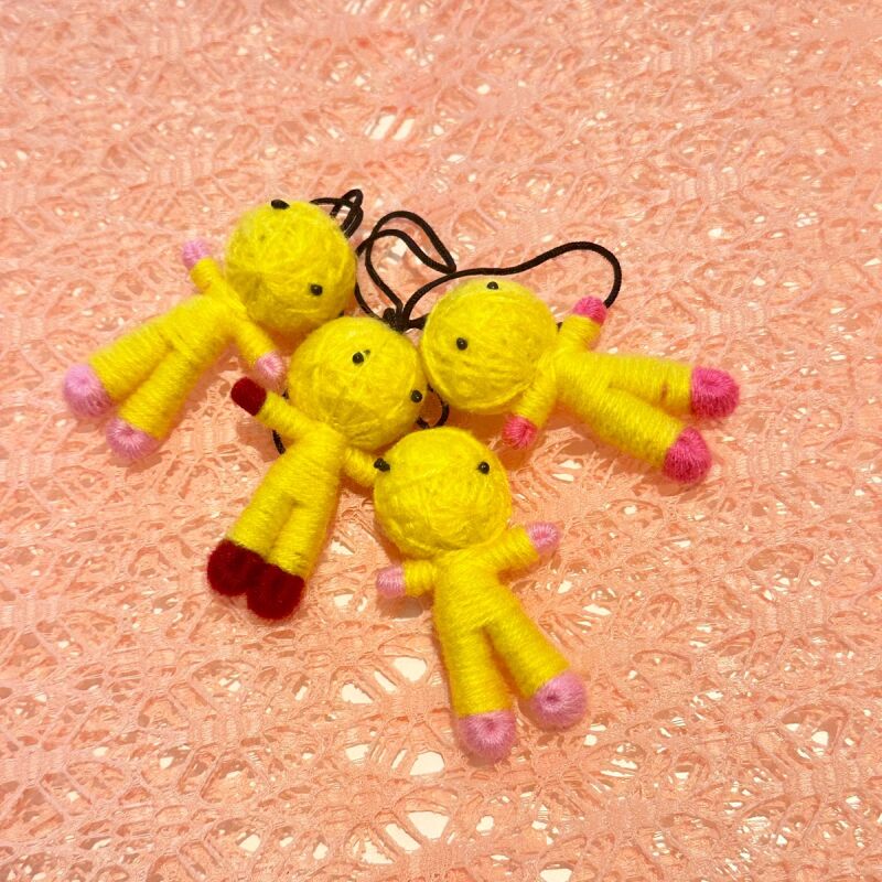 イエロー◎健康祈願のお靴を履いたハッピードール(ブドゥー人形)◎厄を食べて幸運を招くお守り◎