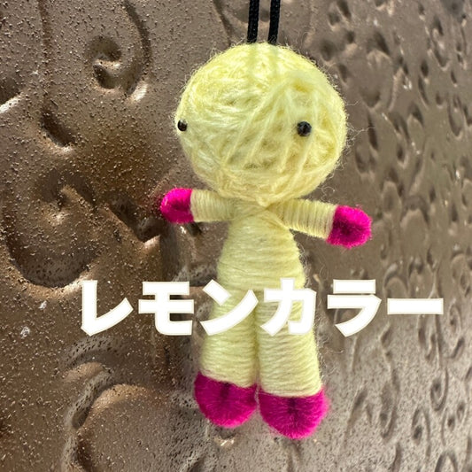 レモンカラー◎健康祈願のお靴を履いたハッピードール(ブドゥー人形)◎厄を食べて幸運を招くお守り◎