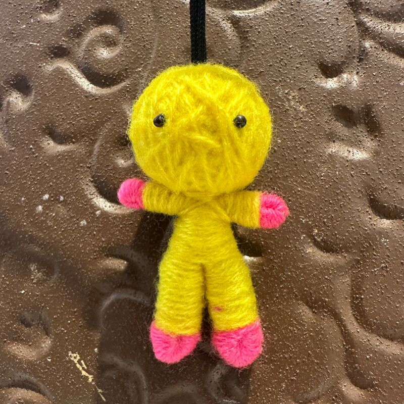 イエロー◎健康祈願のお靴を履いたハッピードール(ブドゥー人形)◎厄を食べて幸運を招くお守り◎