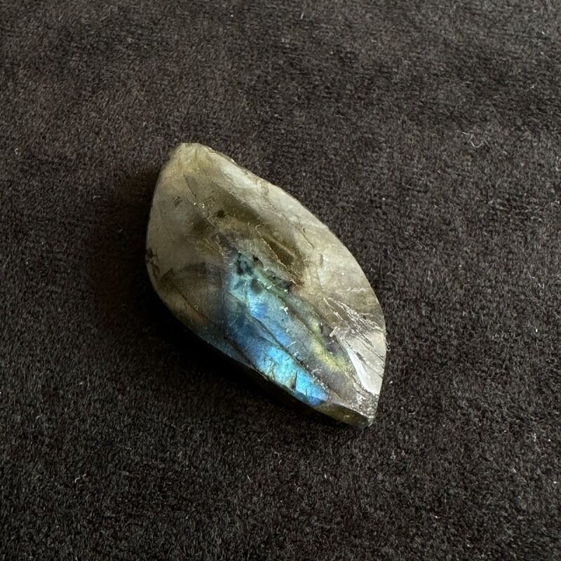 物事に進展をもたらす■ブラックラブラドライト リーフE