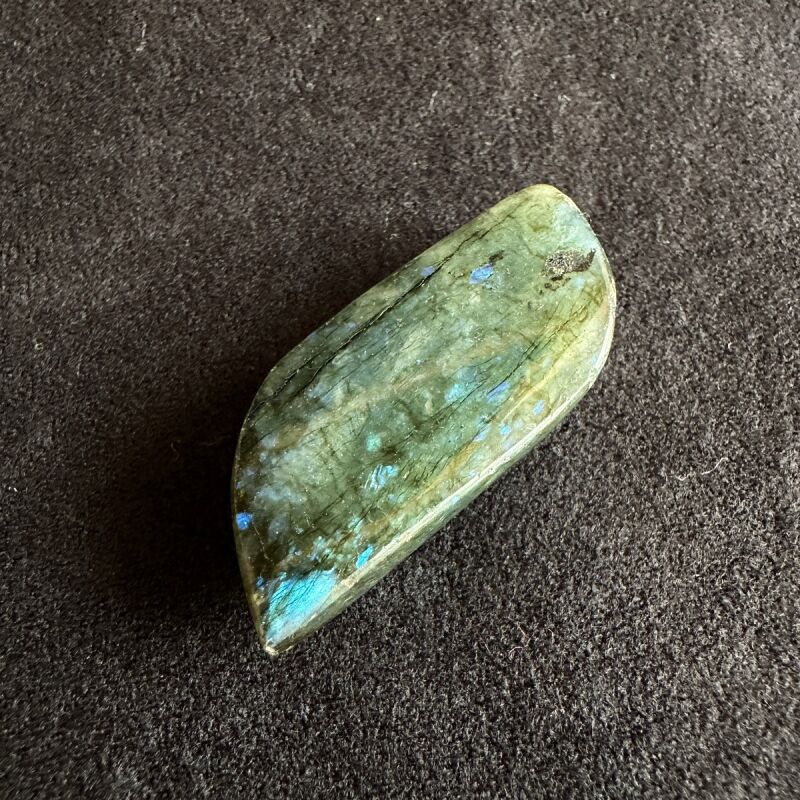 物事に進展をもたらす■ブラックラブラドライト リーフD