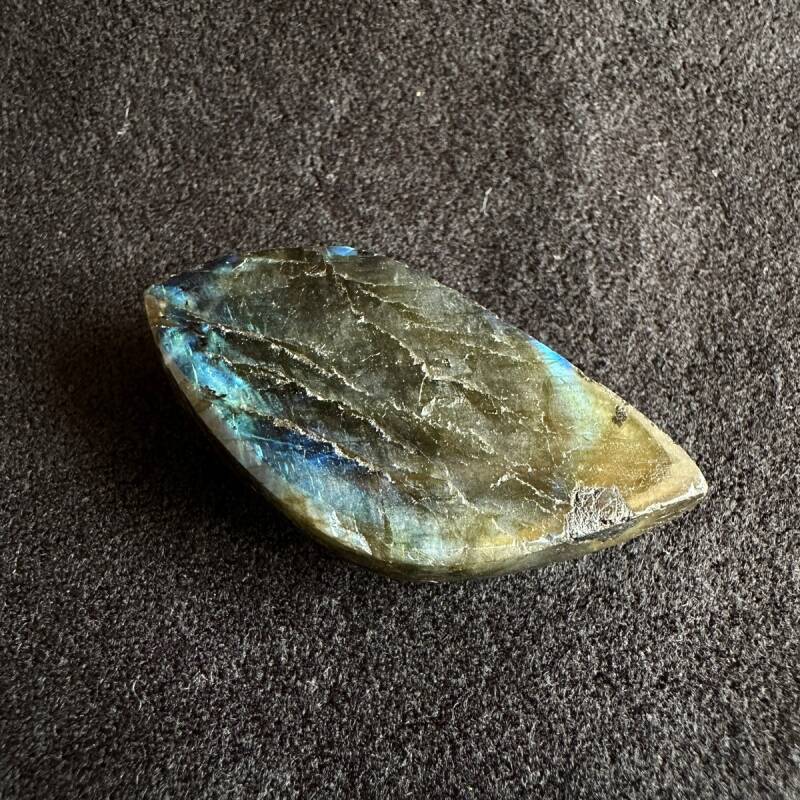 物事に進展をもたらす■ブラックラブラドライト リーフE