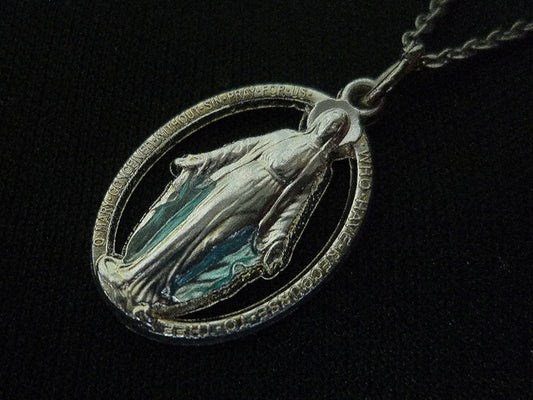 不思議 メダイネックレス 透かし