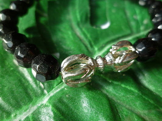 ふたつの力で全ての災難を跳ね除ける!★バジュラ&多面カットオニキス(黒)ブレスレット