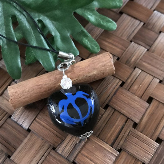 ハワイのお守り 魔除けと幸運のモチーフ☆ククイの実ストラップ(ホヌ〜B)