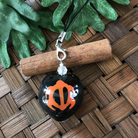 ハワイのお守り 魔除けと幸運のモチーフ☆ククイの実ストラップ(ホヌ〜O)