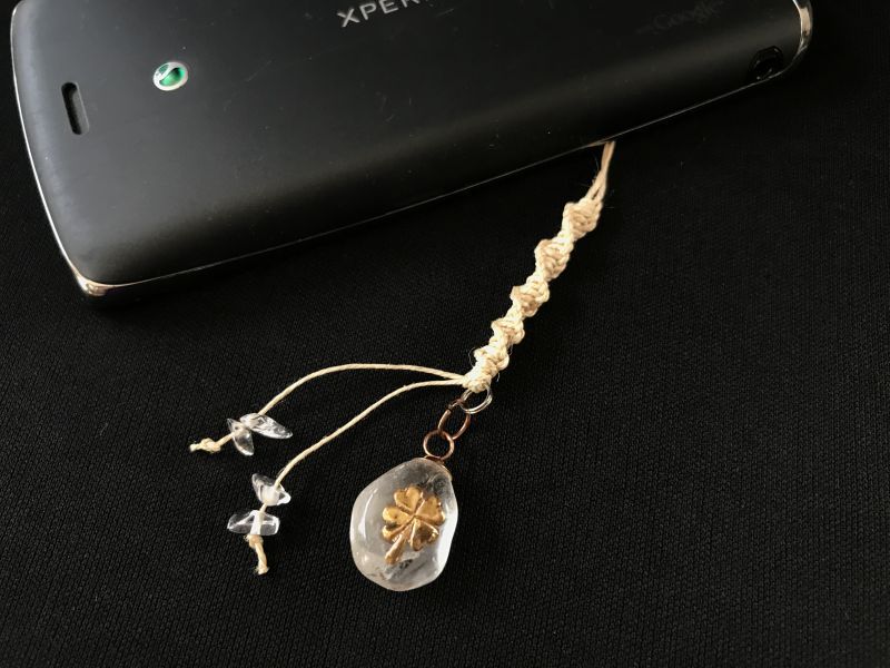 浄化と幸せの四葉クローバー★ストラップ 水晶