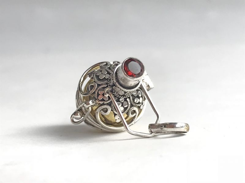 ガムランボール鳥かごタイプ☆ガーネット 1月の誕生石(子宝・安産のお守り)