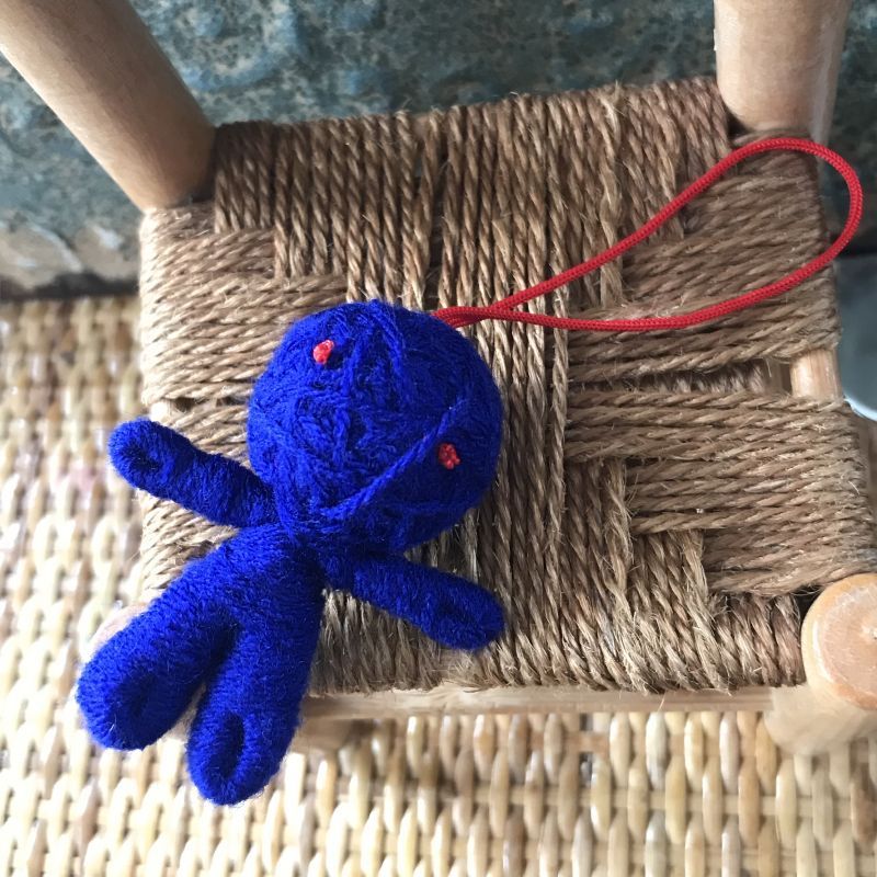 ハッピードール(ブドゥー人形)ネイビーブルー (癒し・精神安定のお守り)