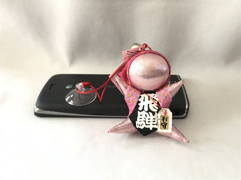 恋愛運のスーパーピンク お守り付き さるぼぼ(吸盤付き)