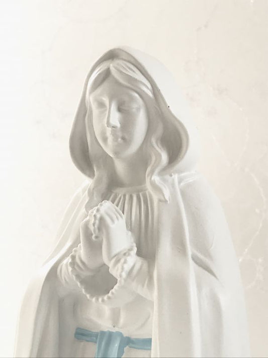 ルルドの聖マリア像 薔薇