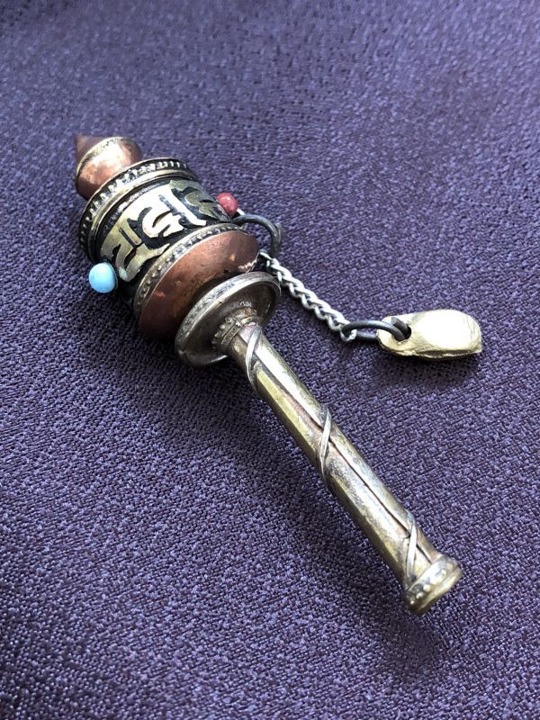 回る!様々な幸福を呼び寄せる・チベット密教の法具・マニ車