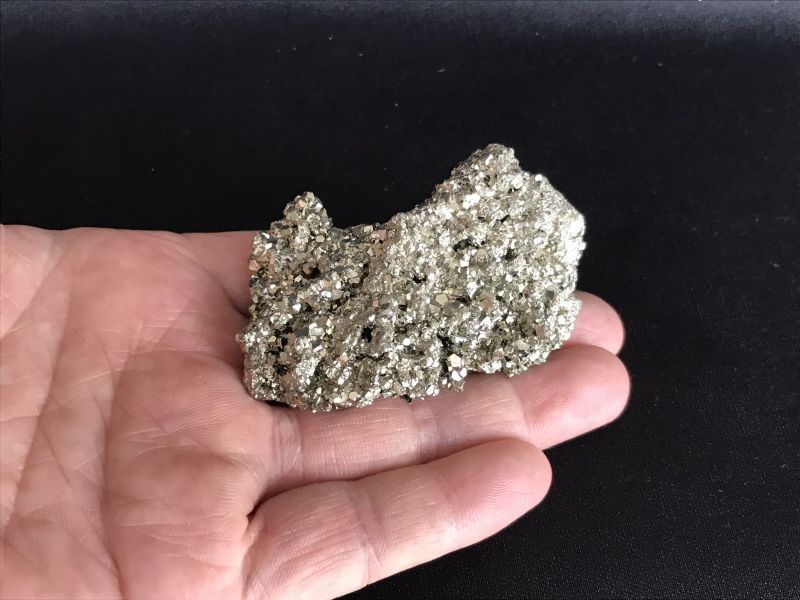 豊かに金運と財運を引き寄せる!【大きめ】パイライト原石 F