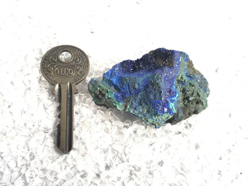 過去を清算し、将来に対する不安を取り除く石★アズライトb