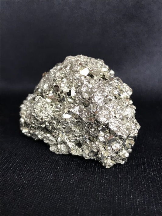 豊かに金運と財運を引き寄せる!【大きめ】パイライト原石 D