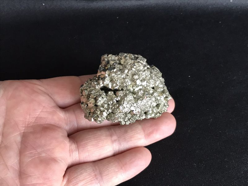 豊かに金運と財運を引き寄せる!【大きめ】パイライト原石 D