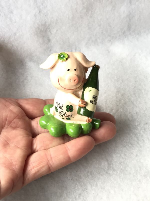 Viel Gluck! 幸運の四葉のクローバーに乗ったブタ!ワイン