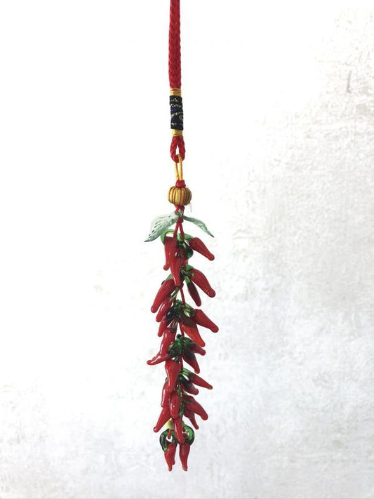 厄払い・魔除けに!じゃらじゃら赤唐辛子 金運・財運を伸ばすリーフ付き