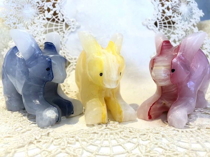 福を集める オニキスうさぎ 黄色