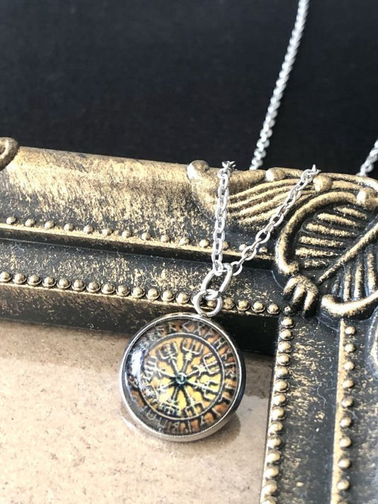 心が迷わないように!進むべき道を示す★ヴァイキングコンパス ペンダント小オレンジ 聖なるルーン文字〜Vegvisir〜