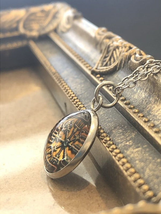 心が迷わないように!進むべき道を示す★ヴァイキングコンパス ペンダント小オレンジ 聖なるルーン文字〜Vegvisir〜